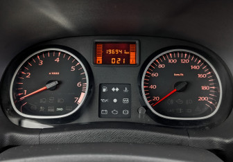 Подержанный автомобиль Renault Duster 2015 года (16 фото)