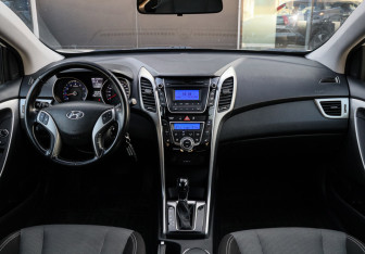 Подержанный автомобиль Hyundai i30 Hatchback 2014 года (9 фото)