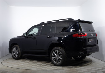 Подержанный автомобиль Toyota Land Cruiser Suv 2023 года (7 фото)