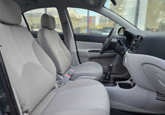 Подержанный автомобиль Hyundai Verna Sedan 2008 года (10 фото)