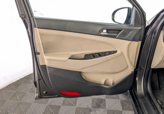 Подержанный автомобиль Hyundai Tucson 2016 года (19 фото)
