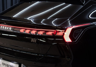 Подержанный автомобиль Zeekr 001 2023 года (24 фото)