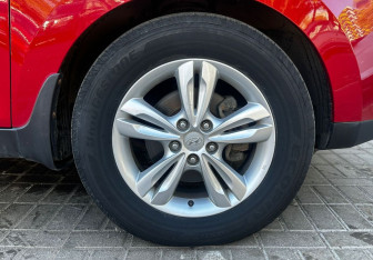 Подержанный автомобиль Hyundai ix35 2010 года (13 фото)