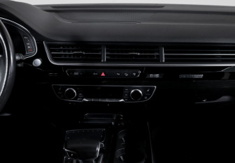 Подержанный автомобиль Audi Q7 2016 года (13 фото)