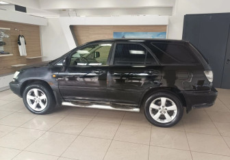 Подержанный автомобиль Lexus RX 2003 года (8 фото)