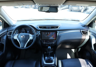 Подержанный автомобиль Nissan X-Trail 2015 года (12 фото)