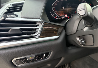 Подержанный автомобиль BMW X7 2020 года (20 фото)