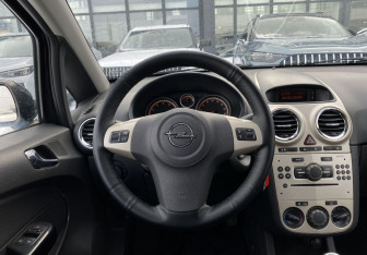 Подержанный автомобиль Opel Corsa 2008 года (14 фото)