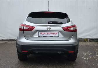 Подержанный автомобиль Nissan Qashqai 2016 года (6 фото)