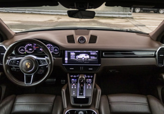 Подержанный автомобиль Porsche Cayenne 2019 года (17 фото)