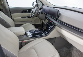 Подержанный автомобиль Kia Carnival 2020 года (9 фото)