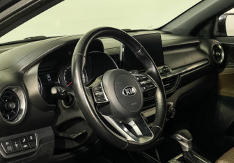 Подержанный автомобиль Kia K3 Sedan 2020 года (13 фото)