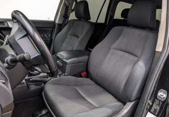 Подержанный автомобиль Toyota Land Cruiser Prado 2020 года (19 фото)