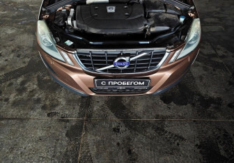 Подержанный автомобиль Volvo XC60 2012 года (16 фото)