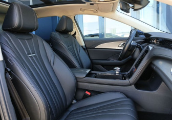 Подержанный автомобиль Hongqi H5 2023 года (27 фото)