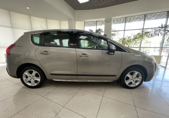 Подержанный автомобиль Peugeot 3008 2011 года (4 фото)