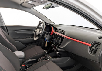 Подержанный автомобиль Kia Rio Hatchback 2022 года (11 фото)