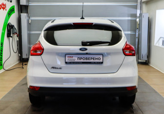 Подержанный автомобиль Ford Focus Hatchback 2017 года (5 фото)