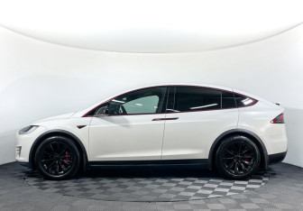 Подержанный автомобиль Tesla Model X 2020 года (8 фото)