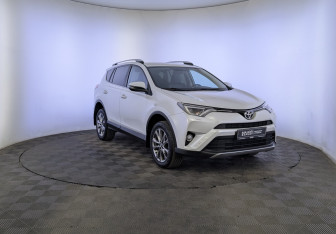 Подержанный автомобиль Toyota RAV4 2019 года (3 фото)