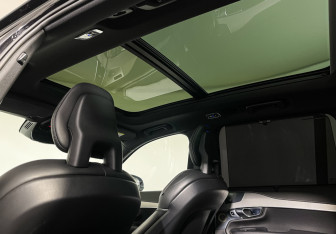 Подержанный автомобиль Volvo XC90 2019 года (74 фото)