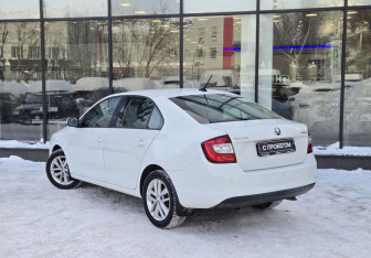 Подержанный автомобиль Skoda Rapid Liftback 2018 года (6 фото)