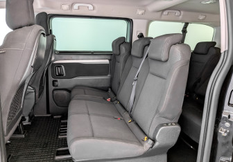 Подержанный автомобиль Peugeot Traveller 2021 года (12 фото)