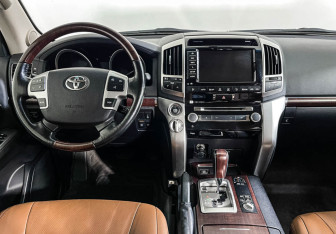 Подержанный автомобиль Toyota Land Cruiser Suv 2014 года (12 фото)