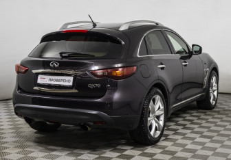 Подержанный автомобиль Infiniti QX70 2015 года (5 фото)