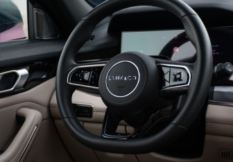 Подержанный автомобиль Lynk&Co 09 2024 года (13 фото)