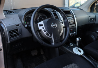 Подержанный автомобиль Nissan X-Trail 2008 года (12 фото)