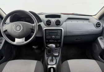 Подержанный автомобиль Renault Duster 2013 года (12 фото)