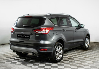 Подержанный автомобиль Ford Kuga 2015 года (3 фото)