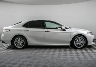 Подержанный автомобиль Toyota Camry Sedan 2020 года (4 фото)