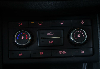 Подержанный автомобиль FAW Besturn X40 2021 года (12 фото)