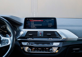 Подержанный автомобиль BMW X4 2018 года (33 фото)