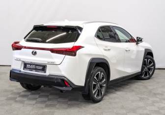 Подержанный автомобиль Lexus UX 2018 года (5 фото)