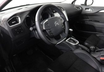 Подержанный автомобиль Citroen C4 Hatchback 2011 года (9 фото)