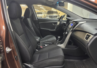 Подержанный автомобиль Hyundai i30 Hatchback 2012 года (10 фото)