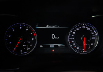 Подержанный автомобиль Genesis G70 2018 года (16 фото)