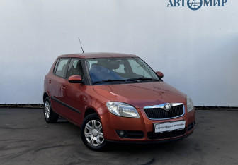 Подержанный автомобиль Skoda Fabia Hatchback 2010 года (3 фото)