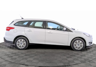 Подержанный автомобиль Ford Focus Wagon 2017 года (4 фото)