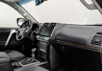 Подержанный автомобиль Toyota Land Cruiser Prado 2021 года (13 фото)