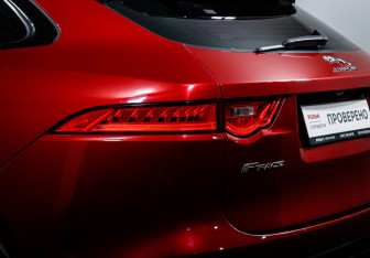 Подержанный автомобиль Jaguar F-Pace 2019 года (16 фото)