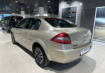 Подержанный автомобиль Renault Megane Sedan 2008 года (4 фото)