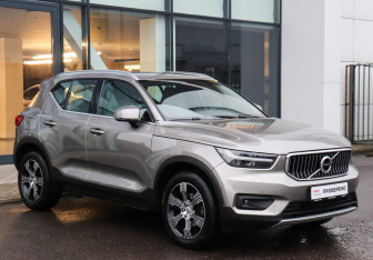Подержанный автомобиль Volvo XC40 2021 года (3 фото)