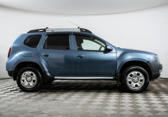 Подержанный автомобиль Renault Duster 2015 года (4 фото)