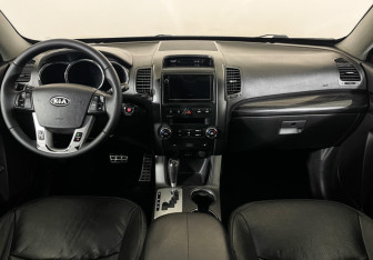 Подержанный автомобиль Kia Sorento 2012 года (12 фото)