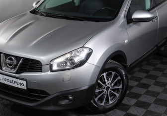 Подержанный автомобиль Nissan Qashqai 2013 года (22 фото)