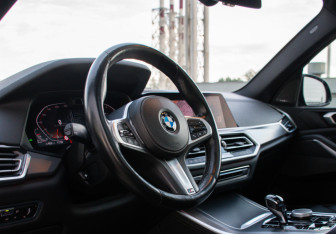 Подержанный автомобиль BMW X5 2019 года (9 фото)